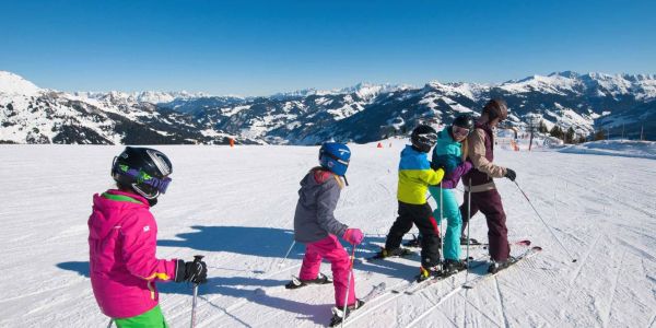 Skiurlaub-Spaß für die ganze Familie